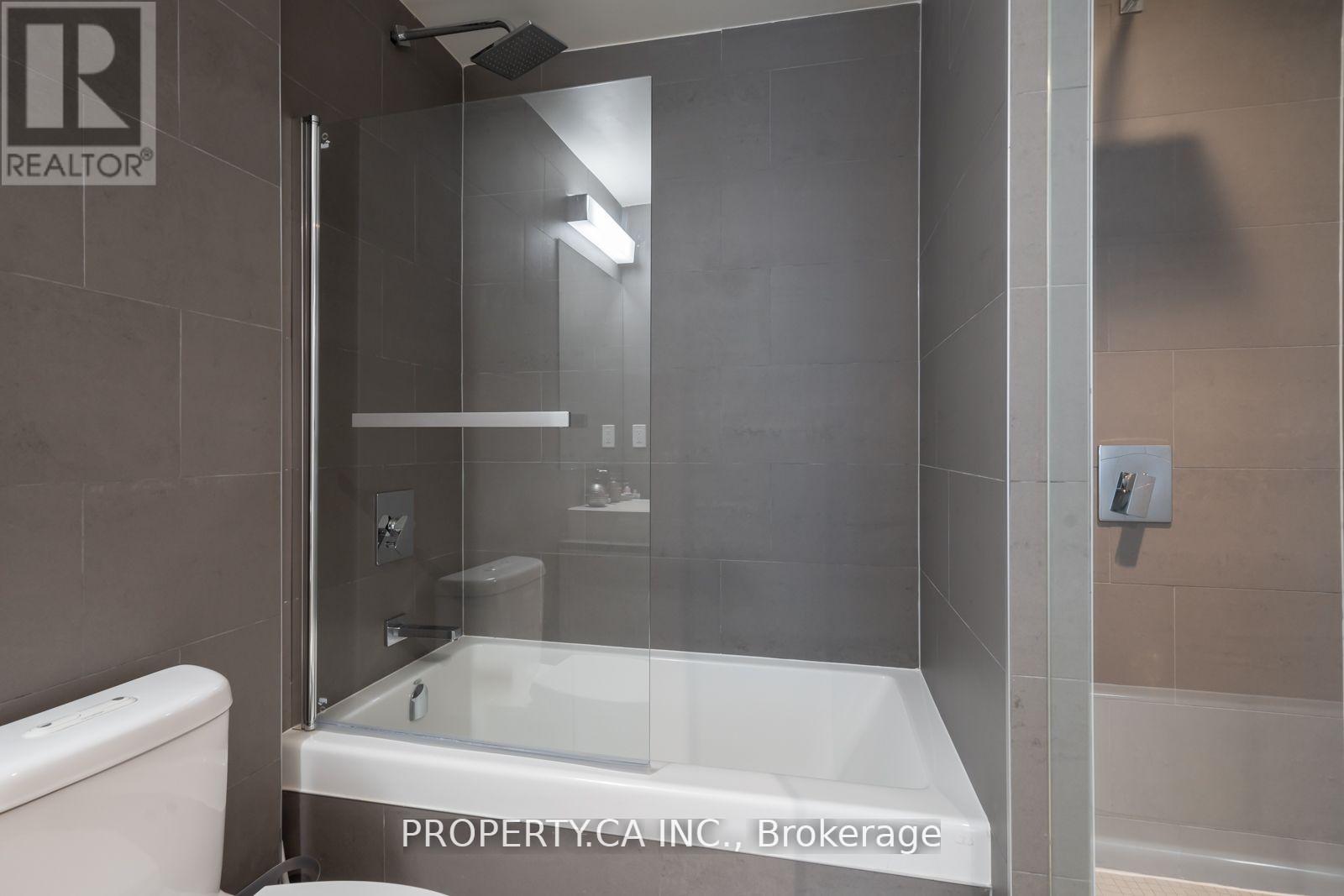 1012 - 111 Bathurst Street, Toronto (Waterfront Communities), Ontario  M5V 0M9 - Photo 27 - C12218782