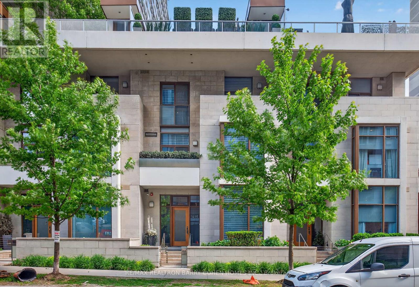 133 PEARS AVENUE, Toronto, Ontario