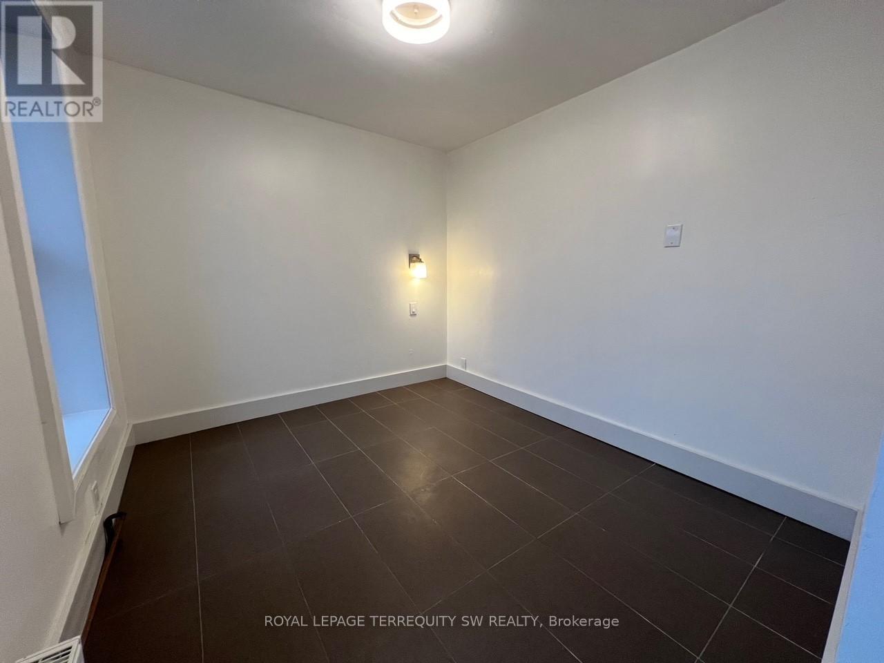 6 - 213 Queen Street E, Toronto (Moss Park), Ontario  M5A 1S2 - Photo 2 - C12218912