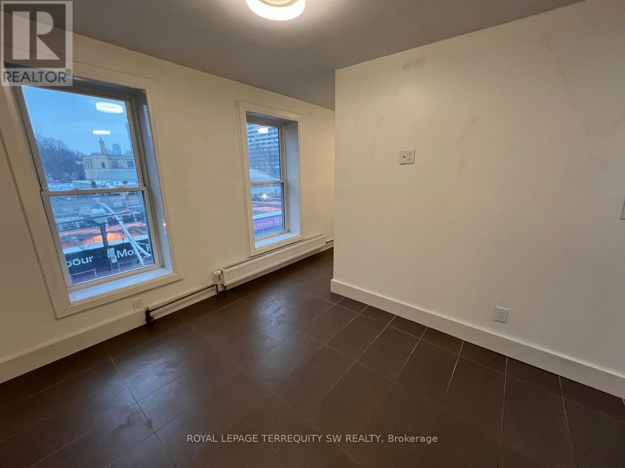 6 - 213 Queen Street E, Toronto (Moss Park), Ontario  M5A 1S2 - Photo 4 - C12218912
