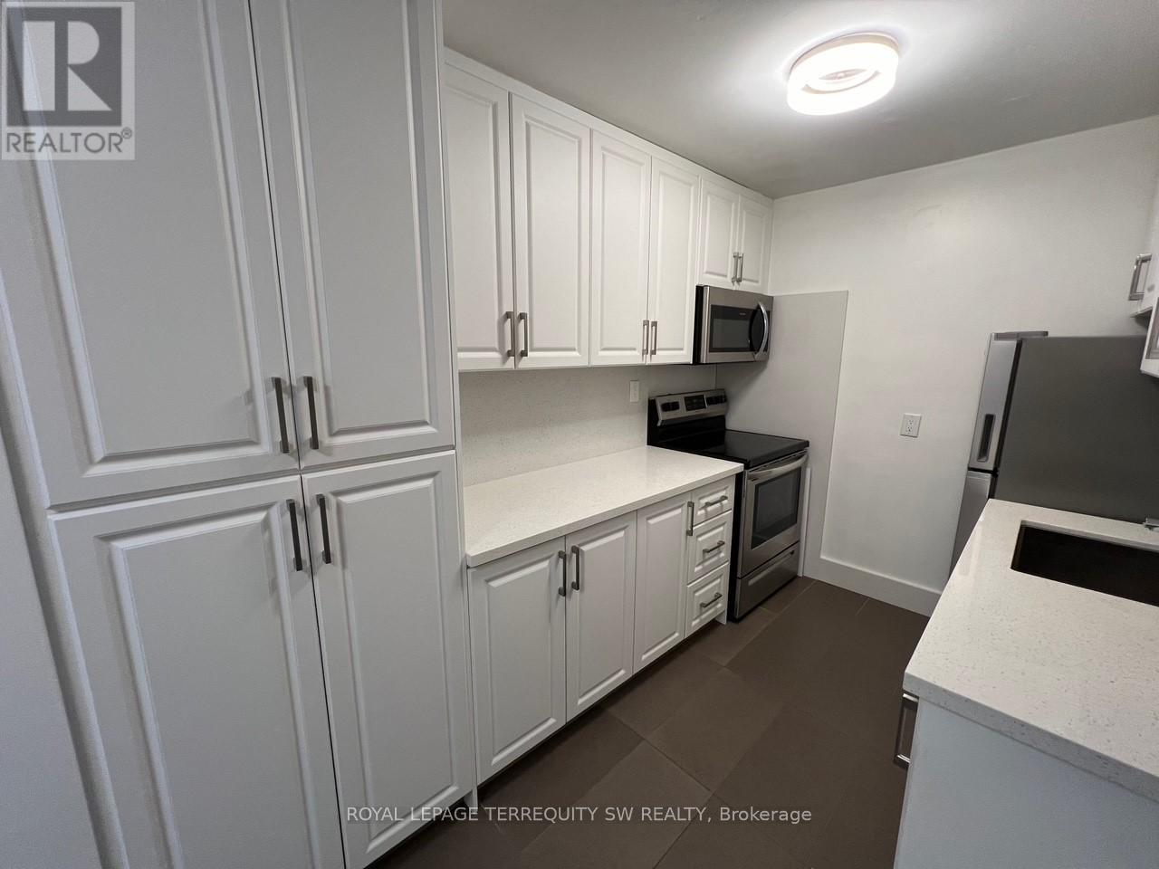 6 - 213 Queen Street E, Toronto (Moss Park), Ontario  M5A 1S2 - Photo 5 - C12218912
