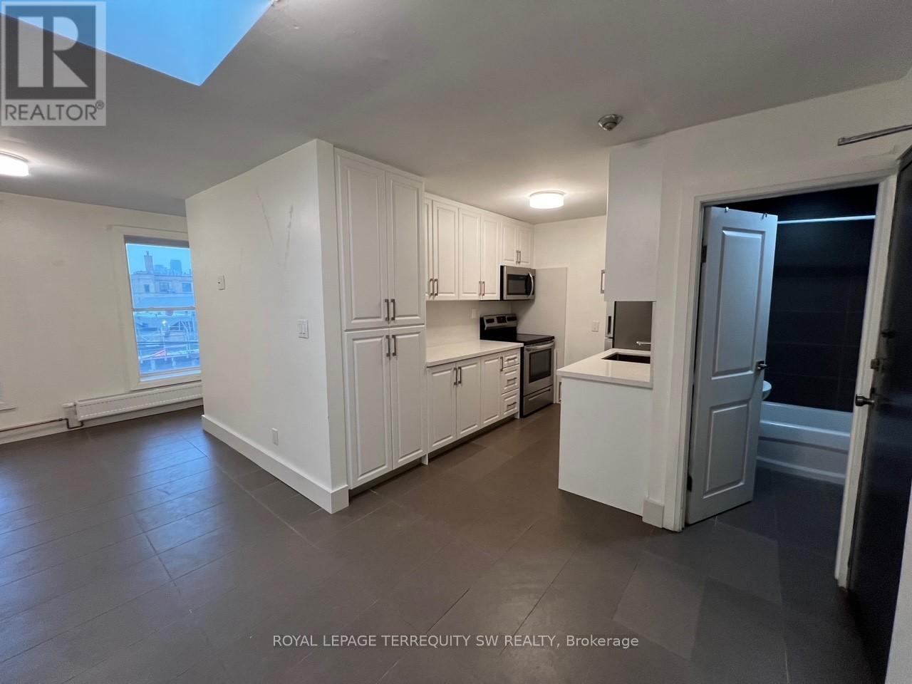 6 - 213 Queen Street E, Toronto (Moss Park), Ontario  M5A 1S2 - Photo 8 - C12218912