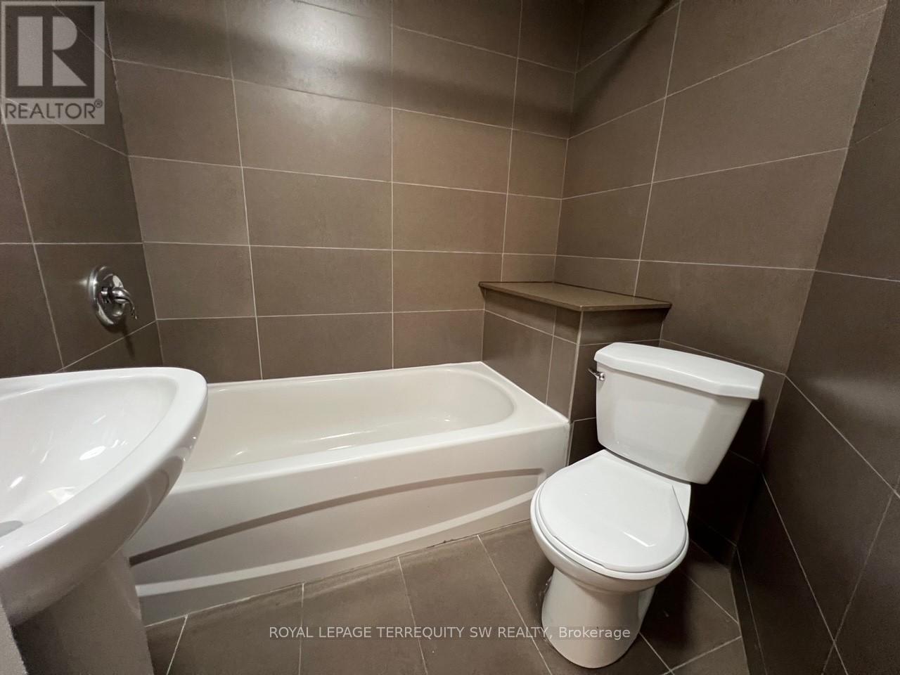 6 - 213 Queen Street E, Toronto (Moss Park), Ontario  M5A 1S2 - Photo 9 - C12218912