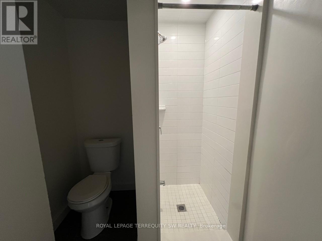 3 - 213 Queen Street E, Toronto (Moss Park), Ontario  M5A 1S2 - Photo 6 - C12218925