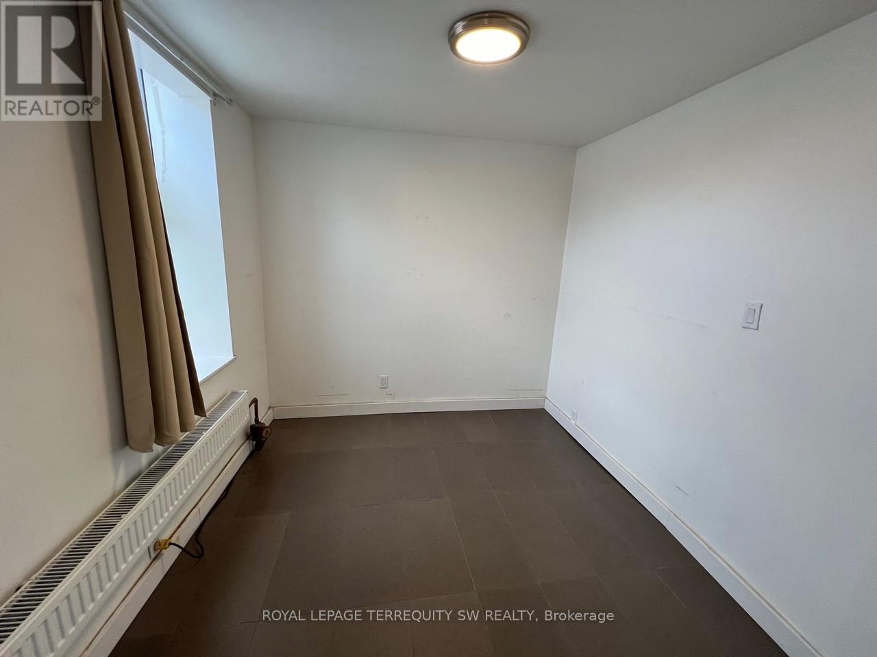 3 - 213 Queen Street E, Toronto (Moss Park), Ontario  M5A 1S2 - Photo 7 - C12218925
