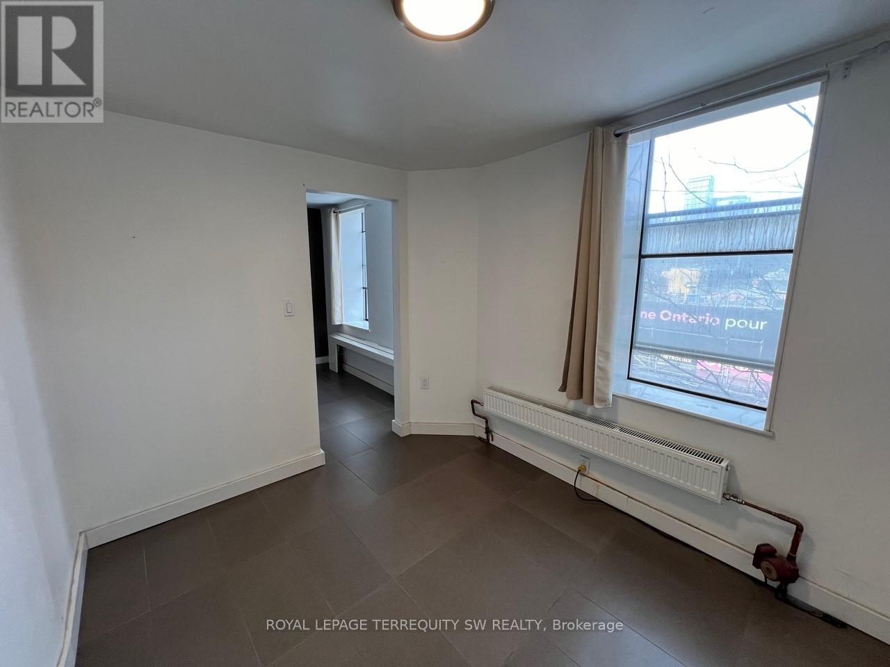 3 - 213 Queen Street E, Toronto (Moss Park), Ontario  M5A 1S2 - Photo 8 - C12218925
