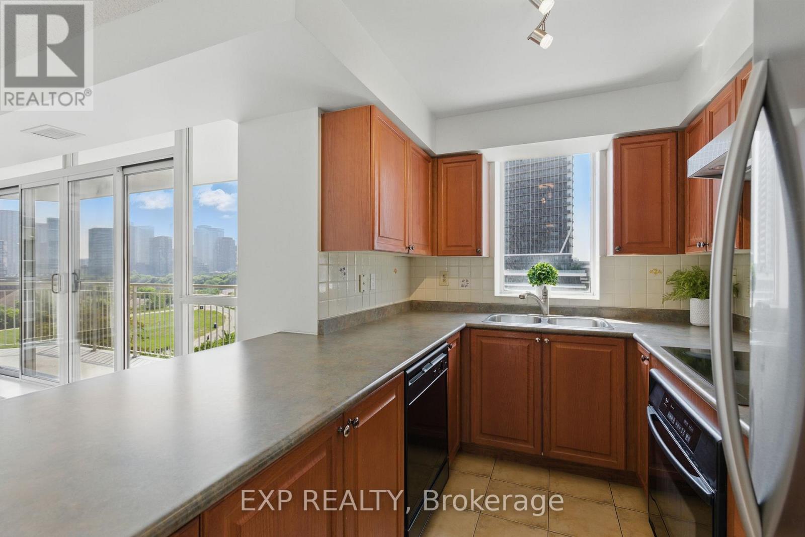 704 - 18 Stafford Street, Toronto (Niagara), Ontario  M5V 3W4 - Photo 12 - C12219057