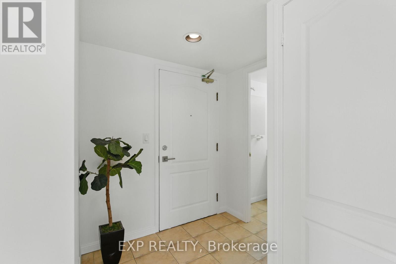 704 - 18 Stafford Street, Toronto (Niagara), Ontario  M5V 3W4 - Photo 3 - C12219057