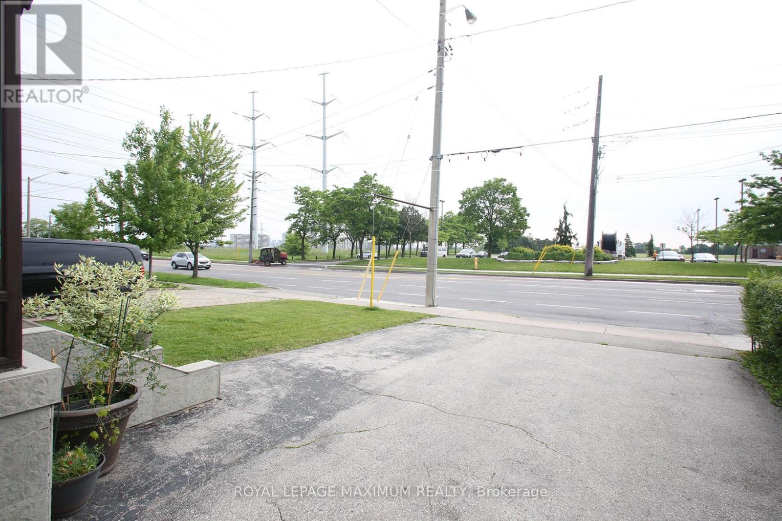 938 Kennedy Road, Toronto (Ionview), Ontario  M1K 2G3 - Photo 24 - E12219035