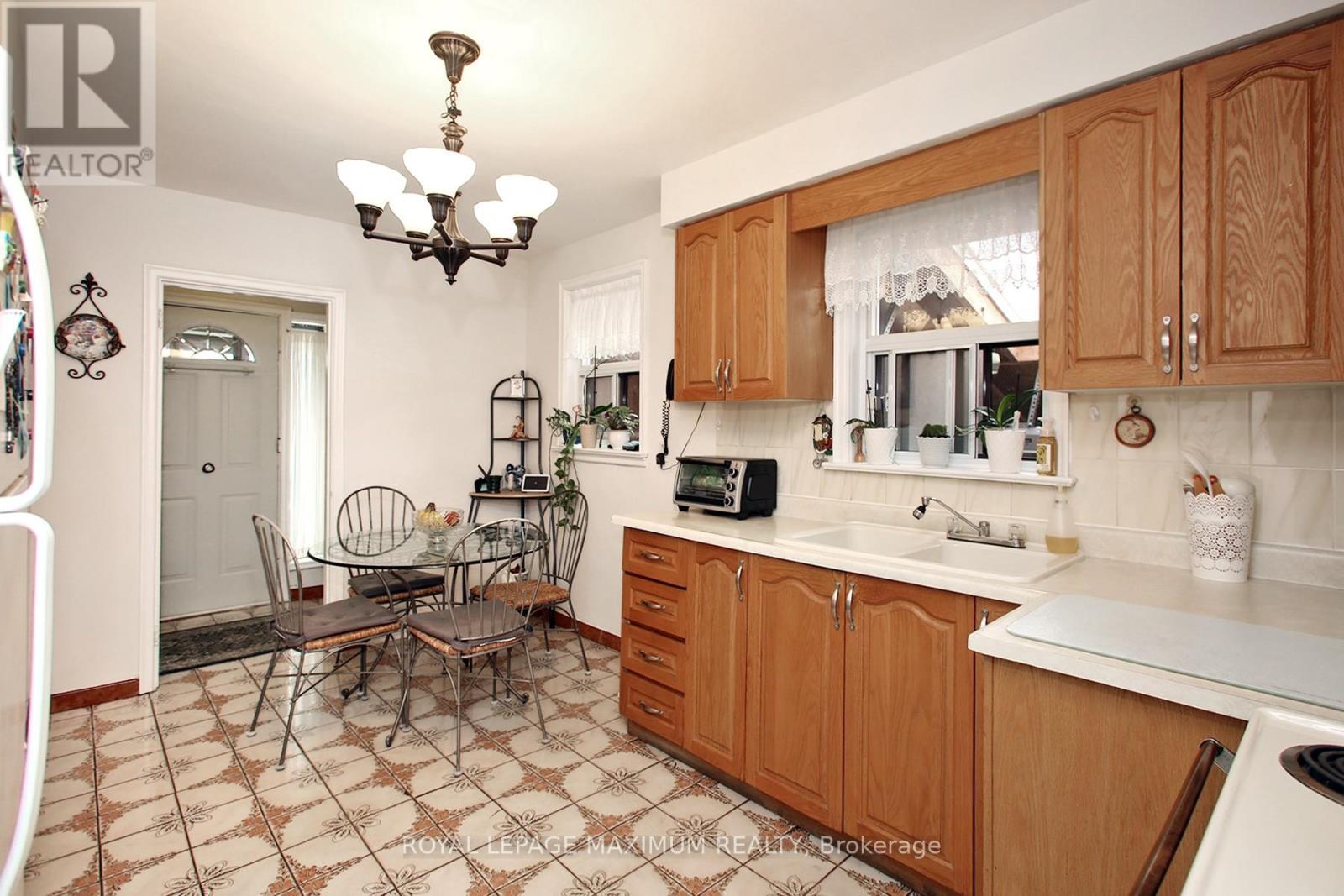 938 Kennedy Road, Toronto (Ionview), Ontario  M1K 2G3 - Photo 8 - E12219035