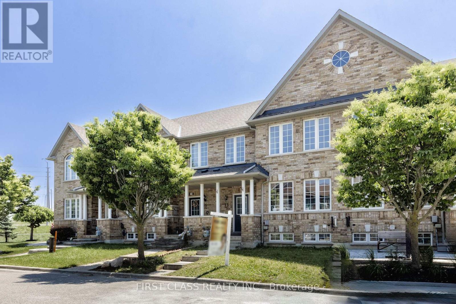 13 Kingsley Road, Markham (Village Green-South Unionville), Ontario  L3R 5X7 - Photo 2 - N12218608