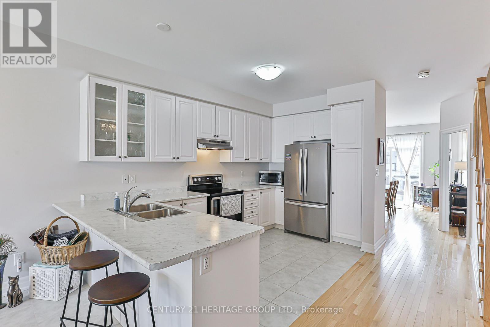 20 Vantage Loop, Newmarket (Woodland Hill), Ontario  L3X 0K6 - Photo 8 - N12219022
