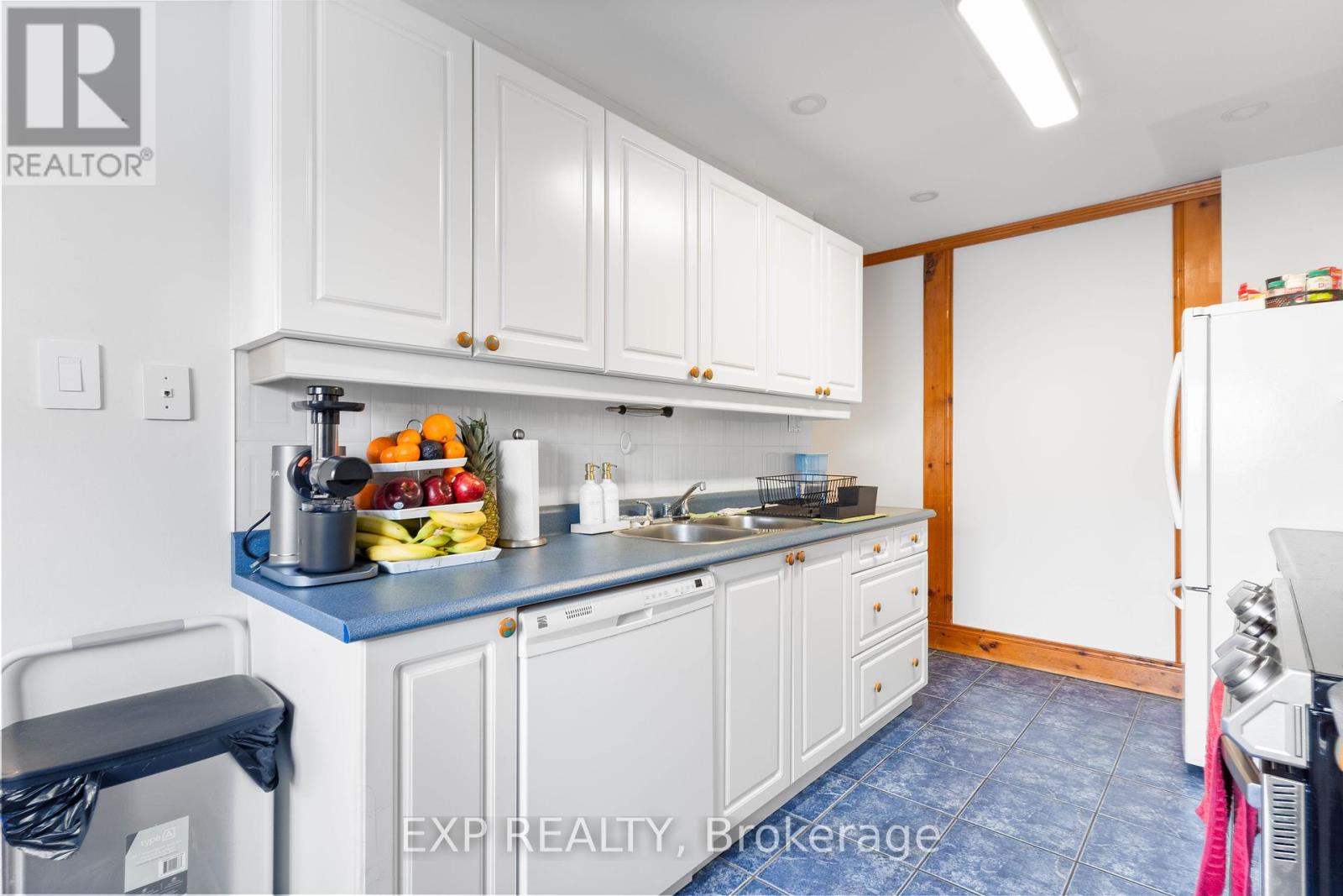 21 Hamlet Court, Brampton, Ontario  L6S 1X5 - Photo 8 - W12218654