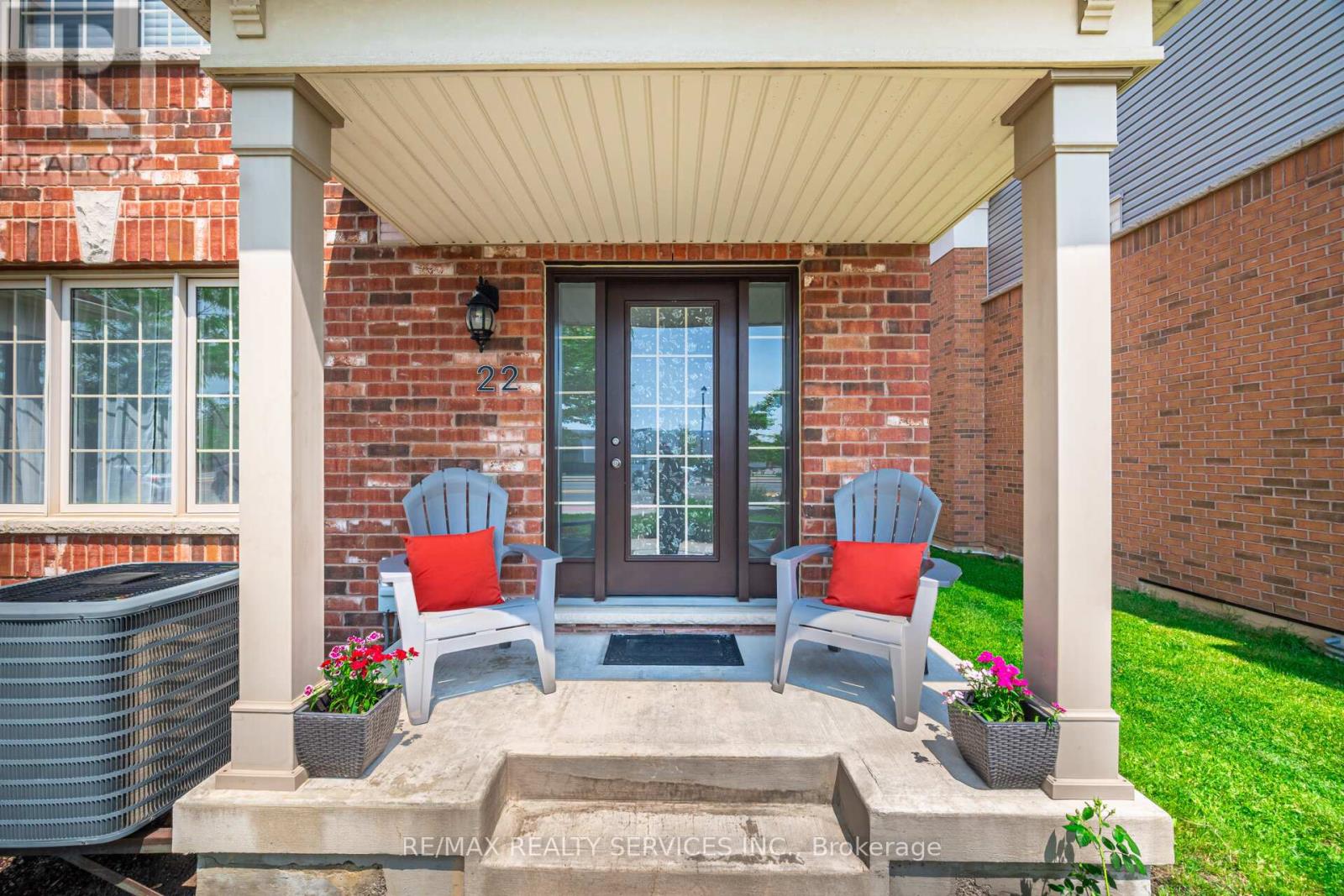 22 Mcdevitt Lane, Caledon (Caledon East), Ontario  L7C 3S2 - Photo 4 - W12218691
