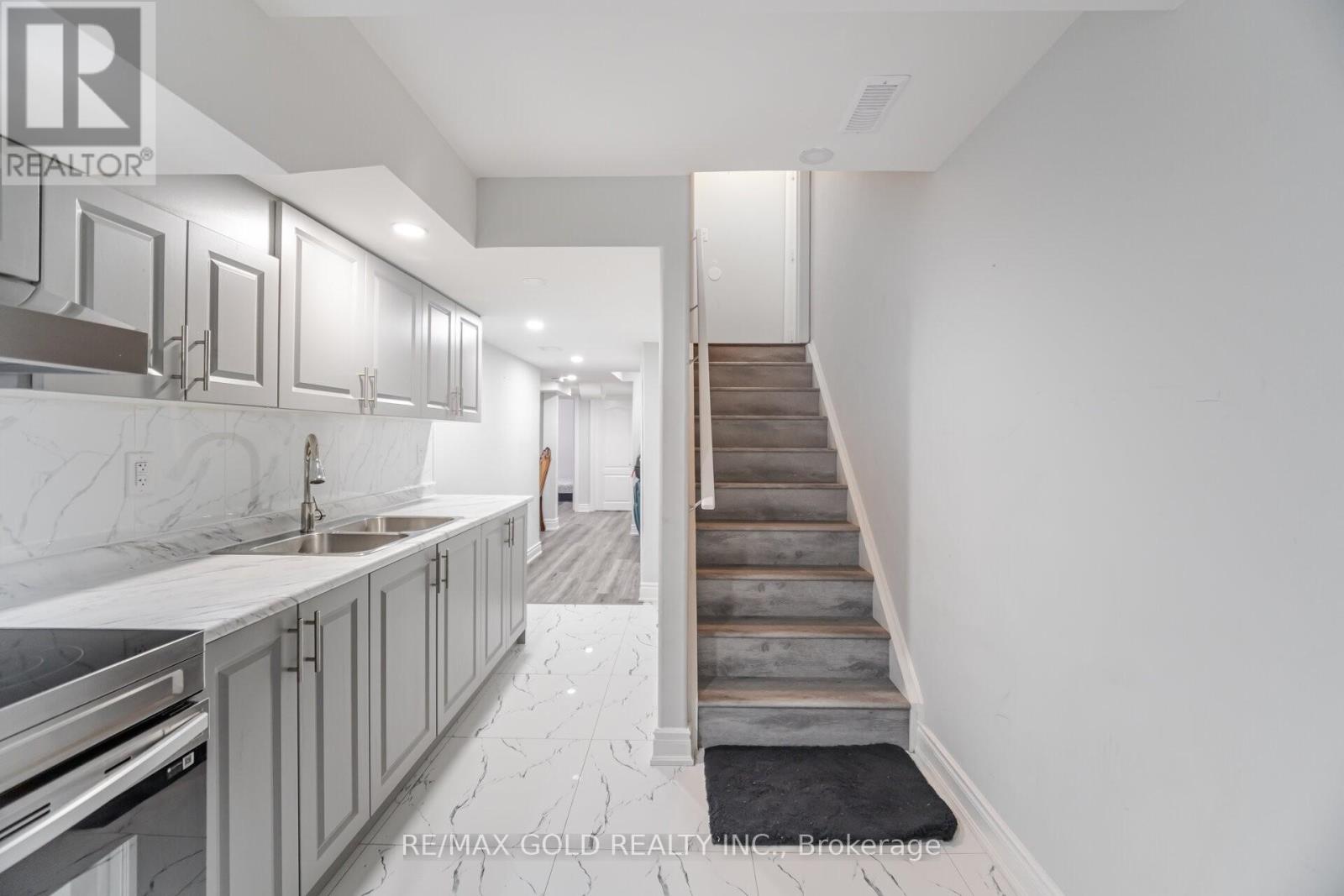 109 Cobriza Crescent, Brampton (Northwest Brampton), Ontario  L7A 5A6 - Photo 18 - W12218772