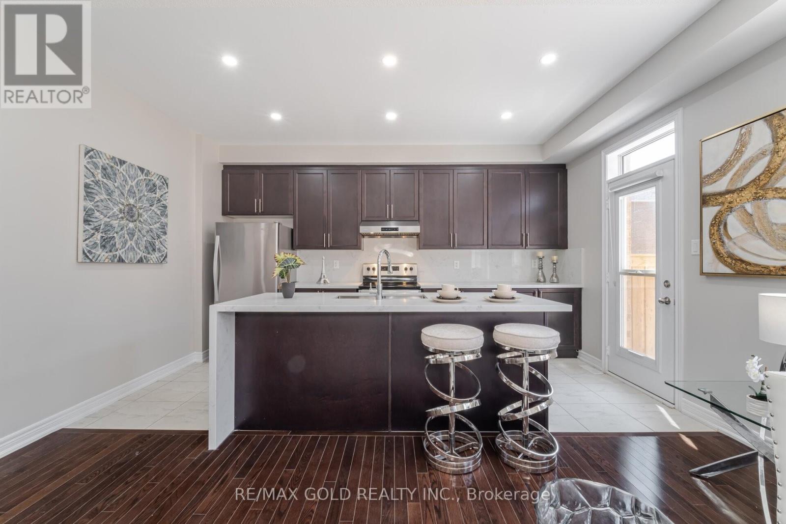 109 Cobriza Crescent, Brampton (Northwest Brampton), Ontario  L7A 5A6 - Photo 6 - W12218772