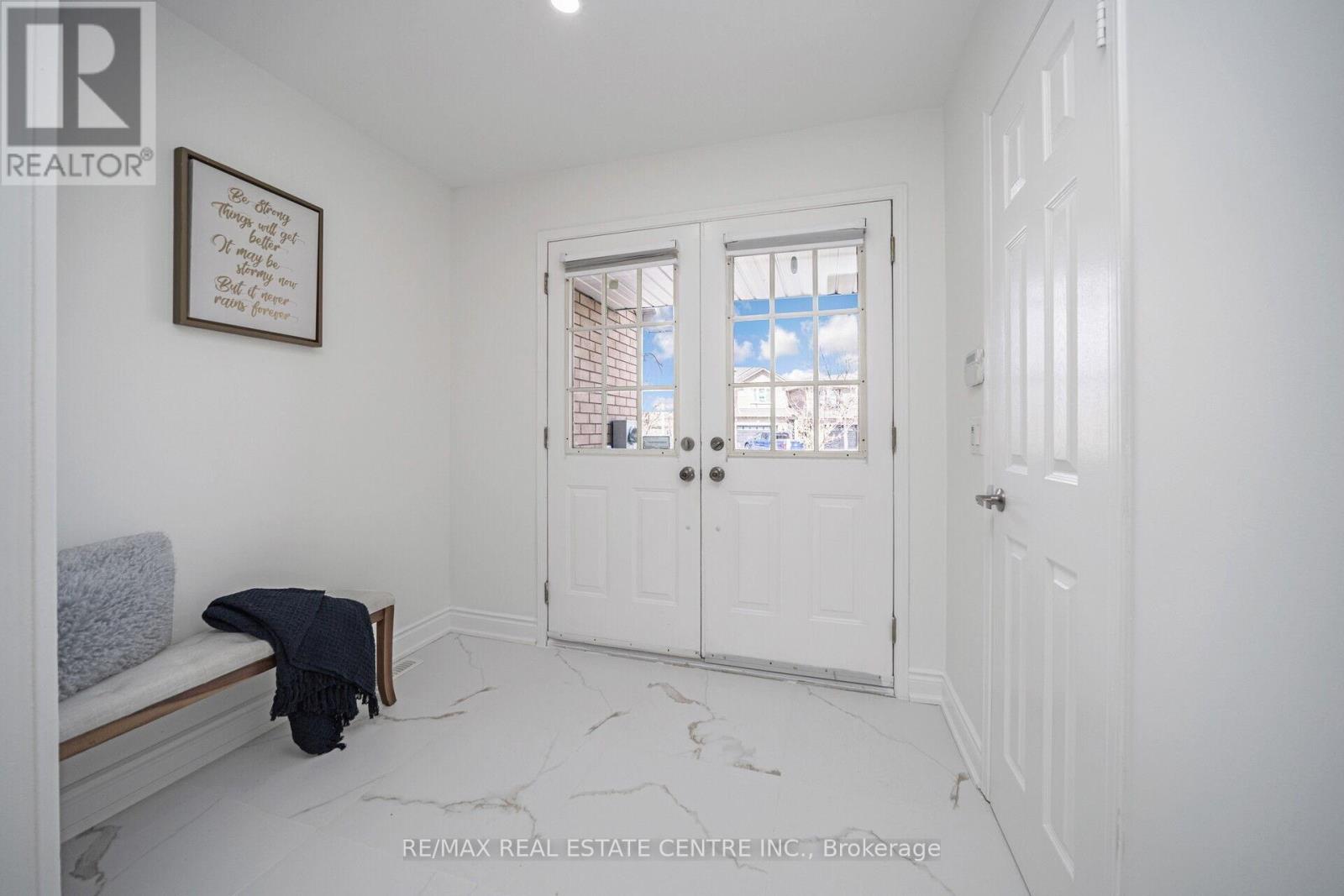 126 Sandyshores Drive, Brampton (Sandringham-Wellington), Ontario  L6R 2M3 - Photo 8 - W12218873