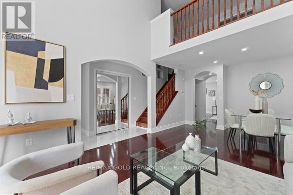 16 Upshall Drive, Brampton (Brampton West), Ontario  L6P 1E1 - Photo 9 - W12218926