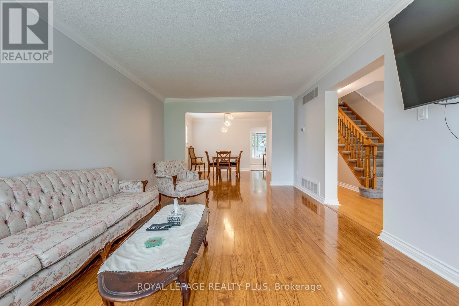 1628 Woodeden Drive, Mississauga, Ontario  L5H 3S5 - Photo 10 - W12218939