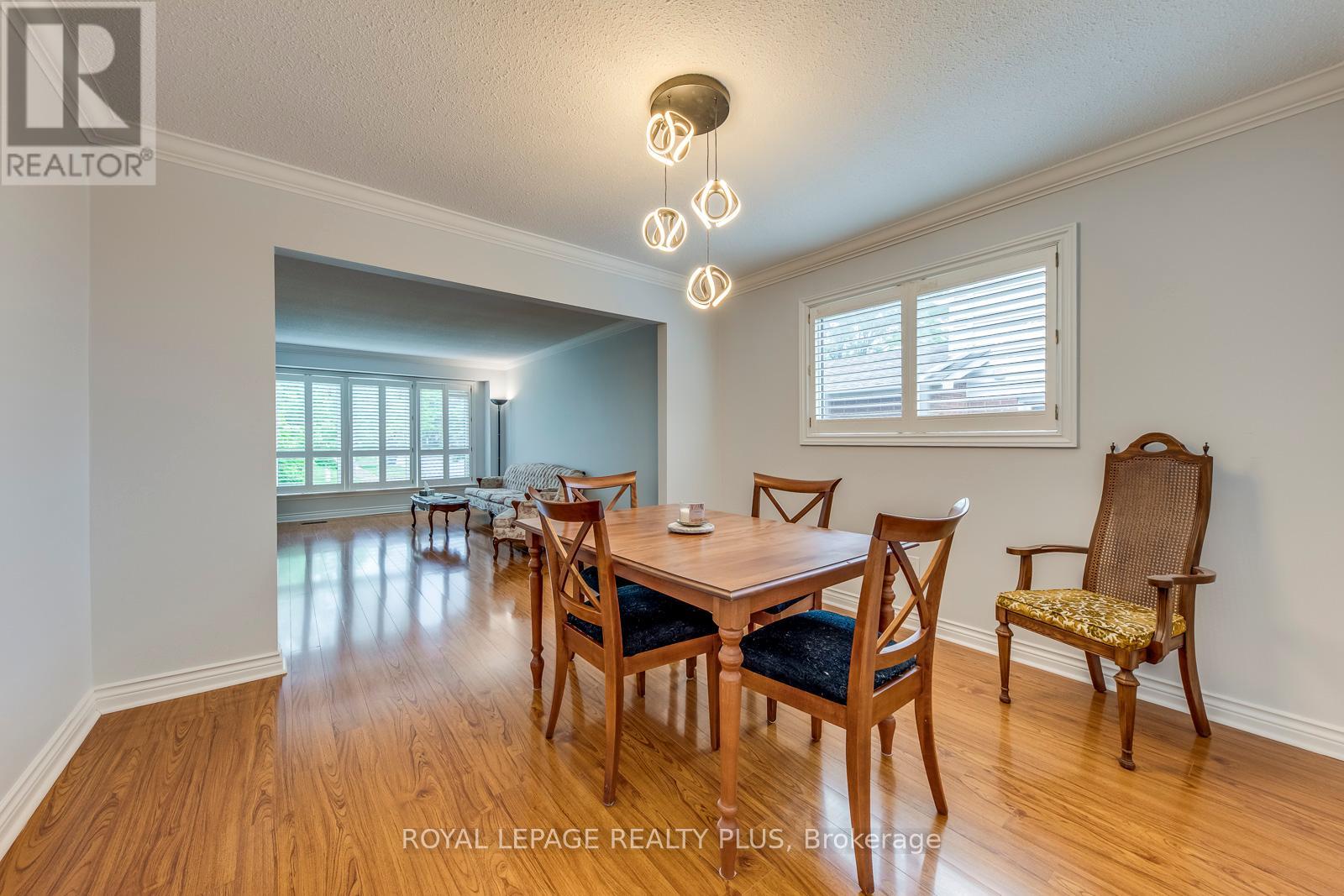 1628 Woodeden Drive, Mississauga, Ontario  L5H 3S5 - Photo 11 - W12218939