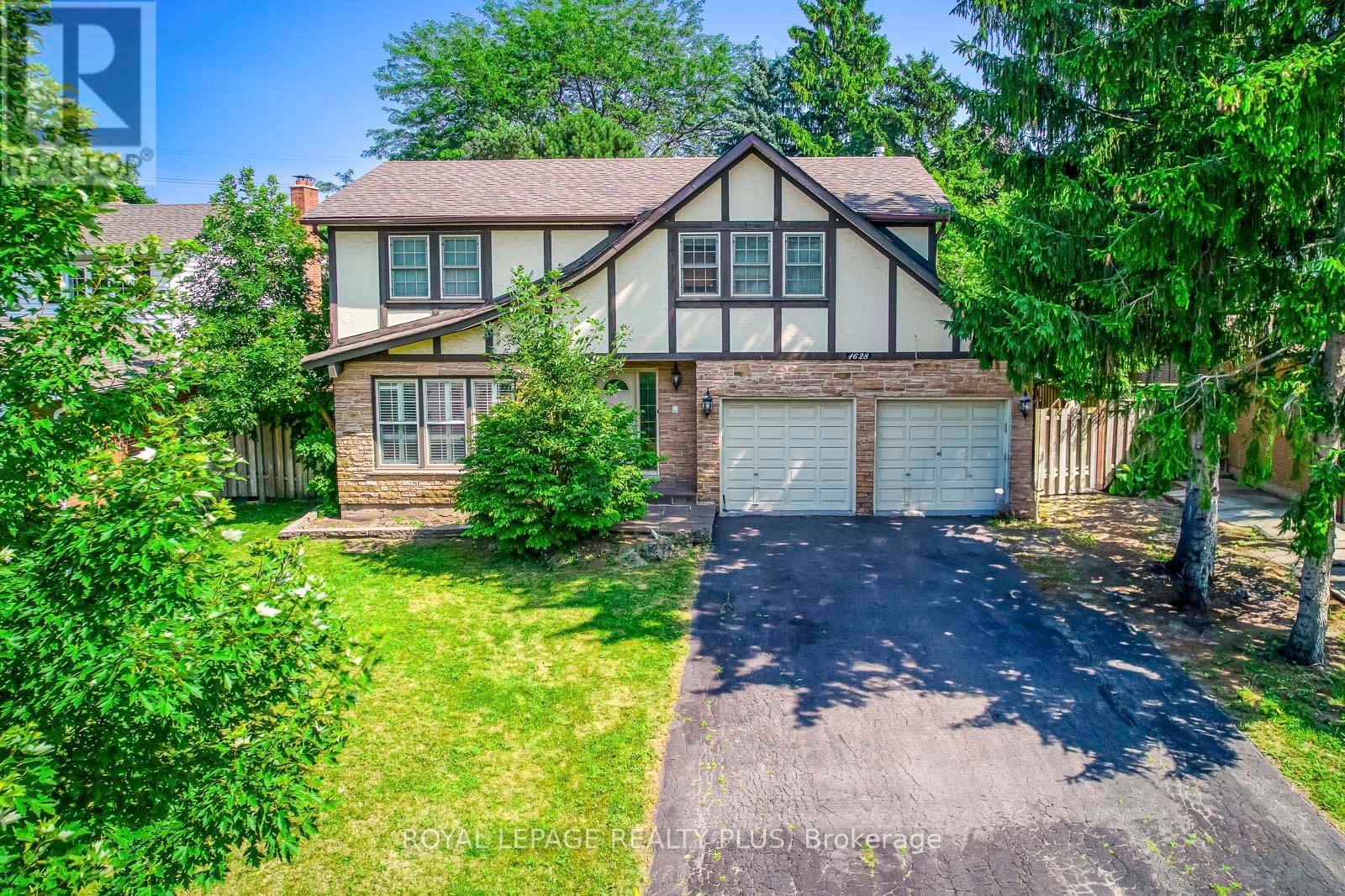 1628 Woodeden Drive, Mississauga, Ontario  L5H 3S5 - Photo 4 - W12218939