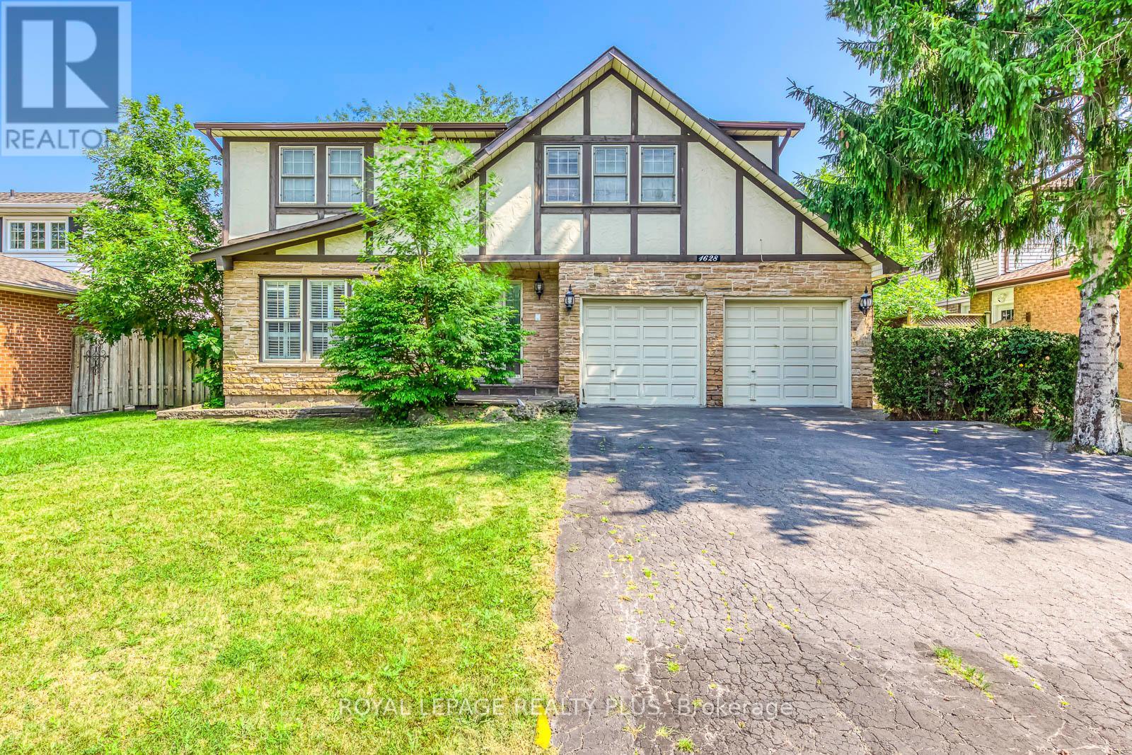 1628 Woodeden Drive, Mississauga, Ontario  L5H 3S5 - Photo 5 - W12218939