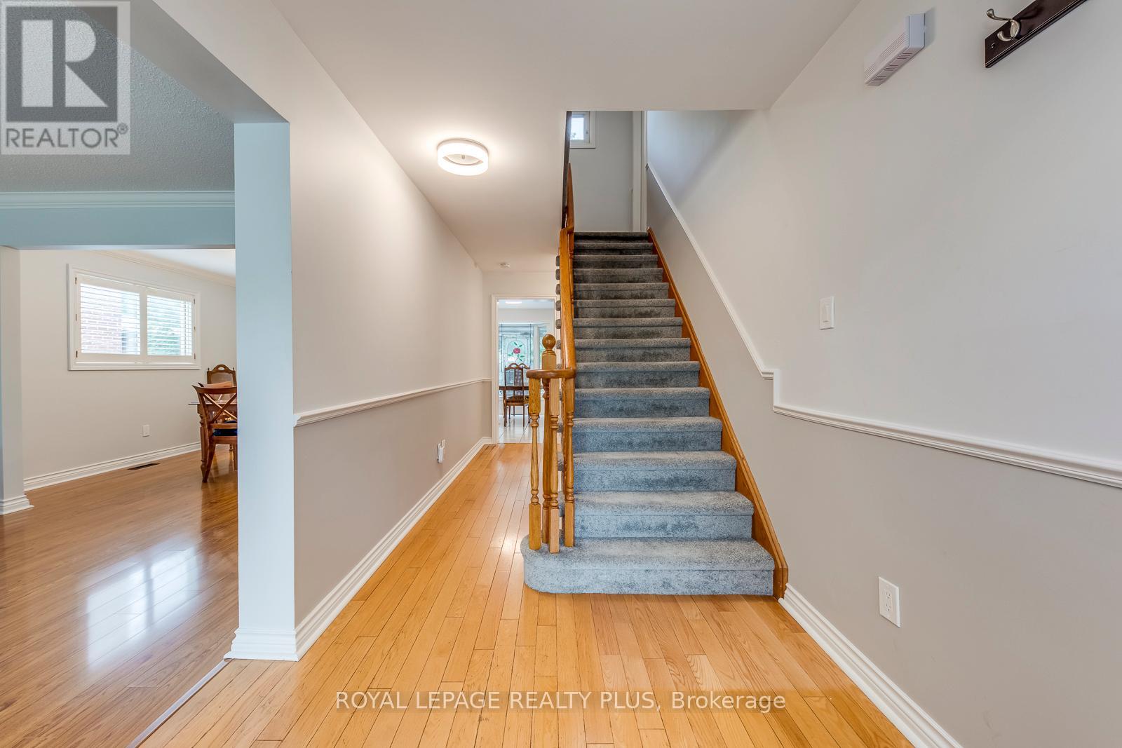 1628 Woodeden Drive, Mississauga, Ontario  L5H 3S5 - Photo 7 - W12218939