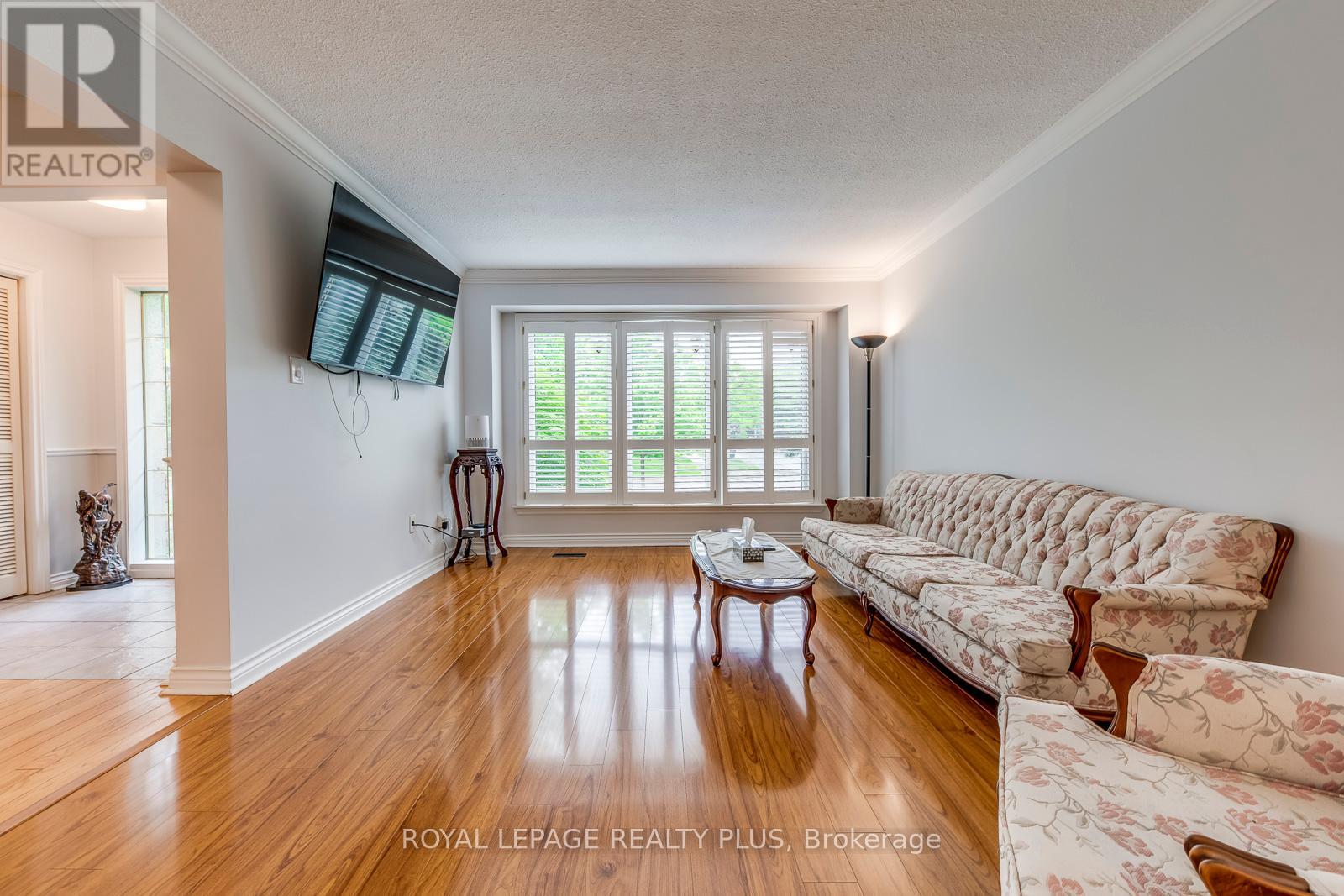 1628 Woodeden Drive, Mississauga, Ontario  L5H 3S5 - Photo 8 - W12218939