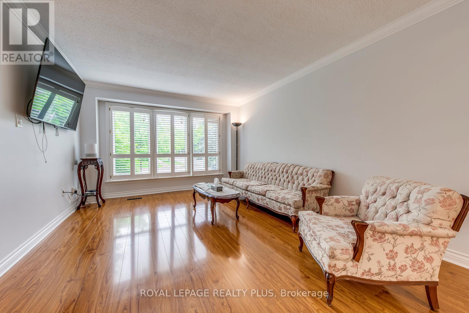 1628 Woodeden Drive, Mississauga, Ontario  L5H 3S5 - Photo 9 - W12218939