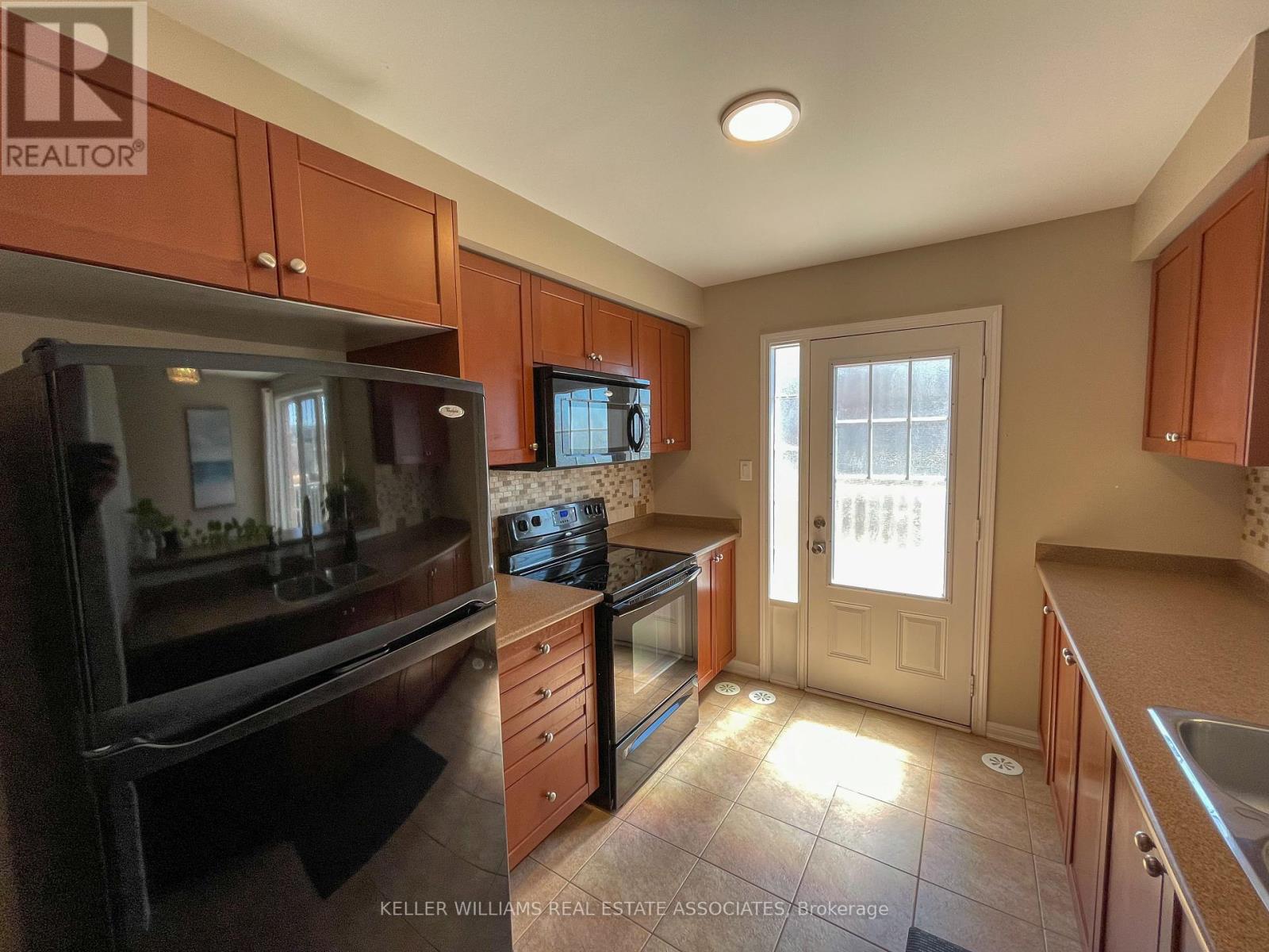 877 Willingdon Crescent, Milton, Ontario  L9T 0Z7 - Photo 11 - W12219072