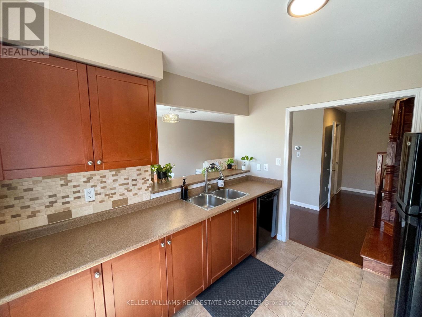 877 Willingdon Crescent, Milton, Ontario  L9T 0Z7 - Photo 12 - W12219072