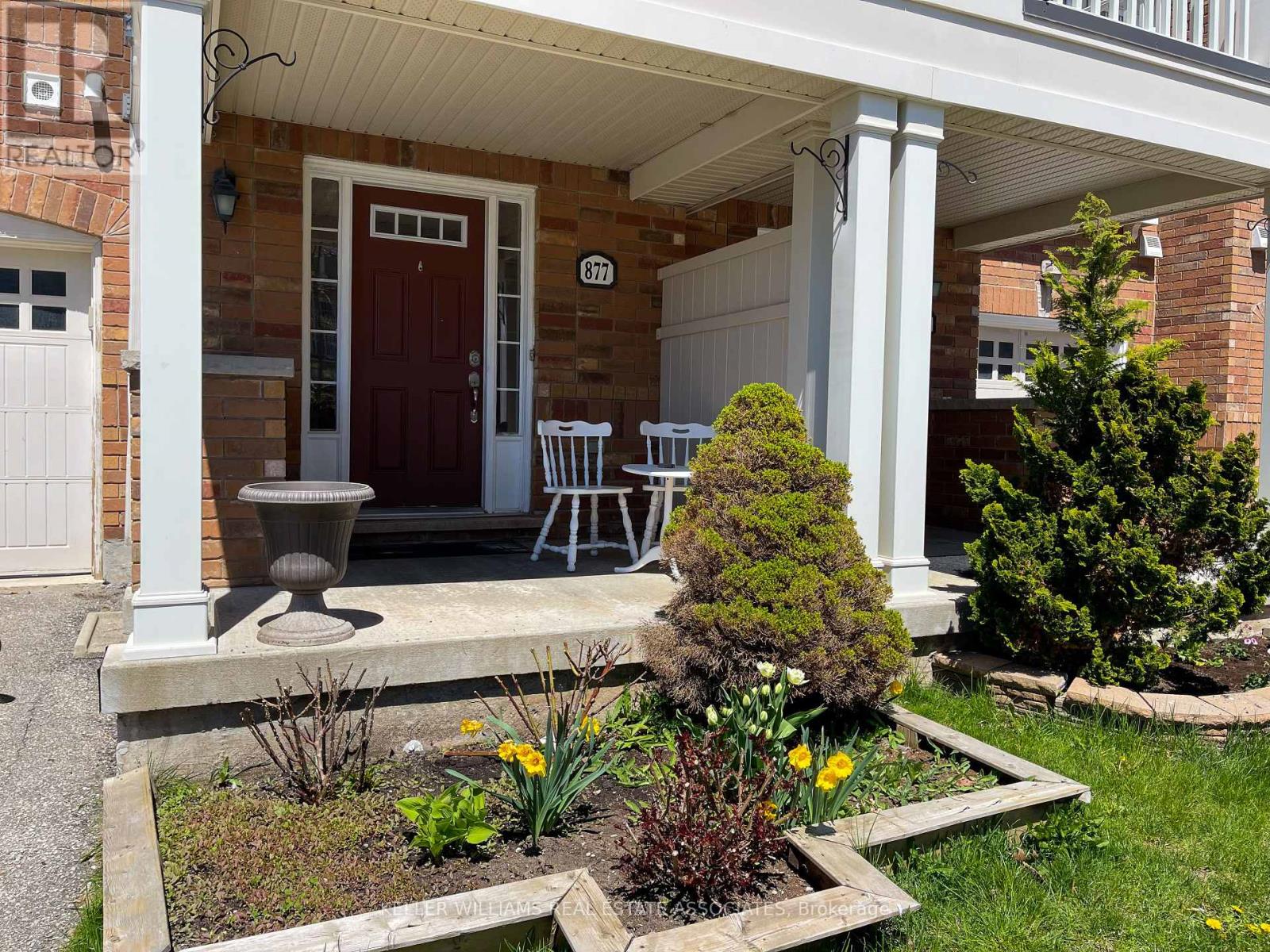 877 Willingdon Crescent, Milton, Ontario  L9T 0Z7 - Photo 2 - W12219072