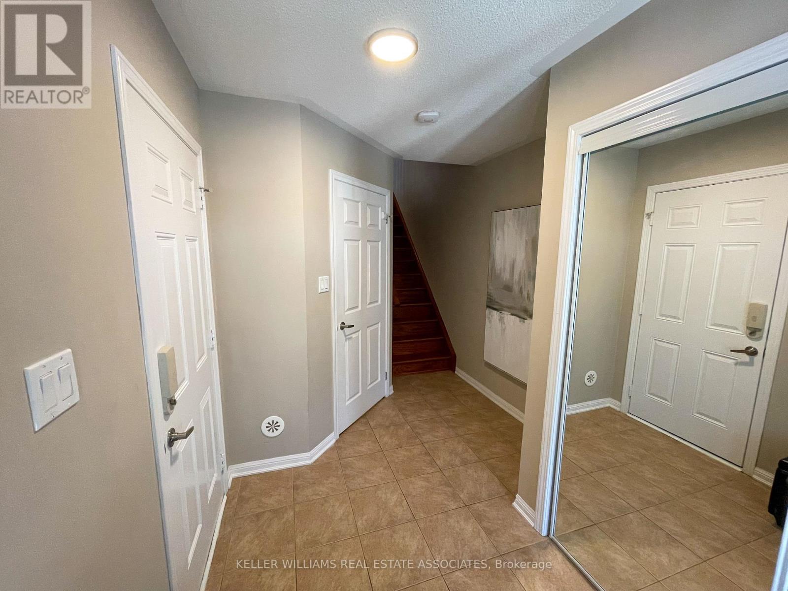 877 Willingdon Crescent, Milton, Ontario  L9T 0Z7 - Photo 3 - W12219072