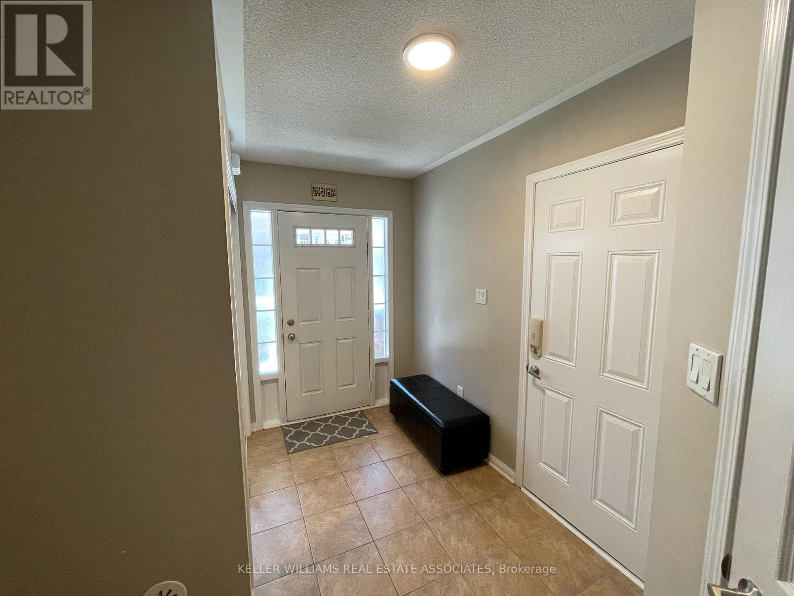 877 Willingdon Crescent, Milton, Ontario  L9T 0Z7 - Photo 4 - W12219072