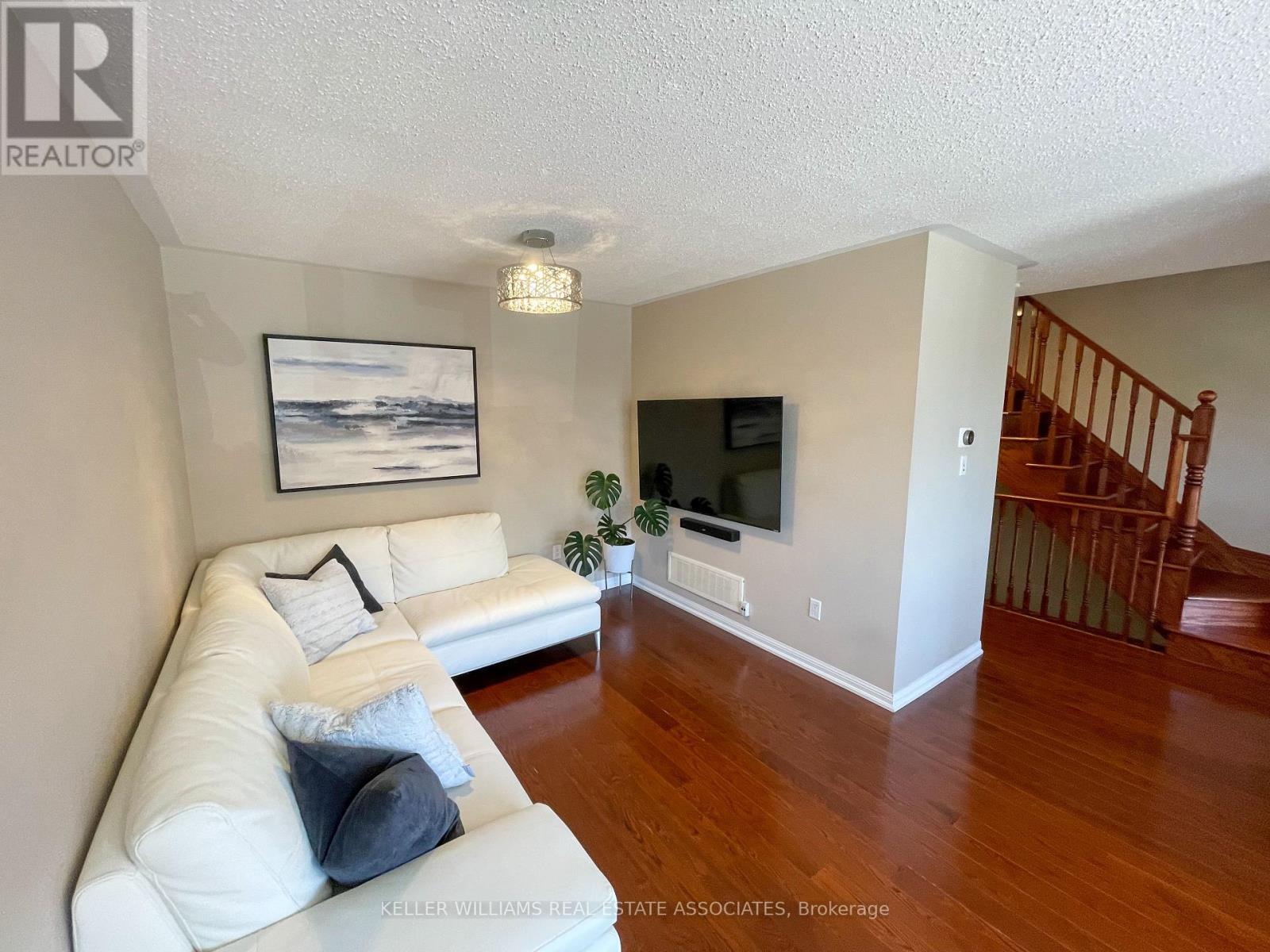 877 Willingdon Crescent, Milton, Ontario  L9T 0Z7 - Photo 5 - W12219072
