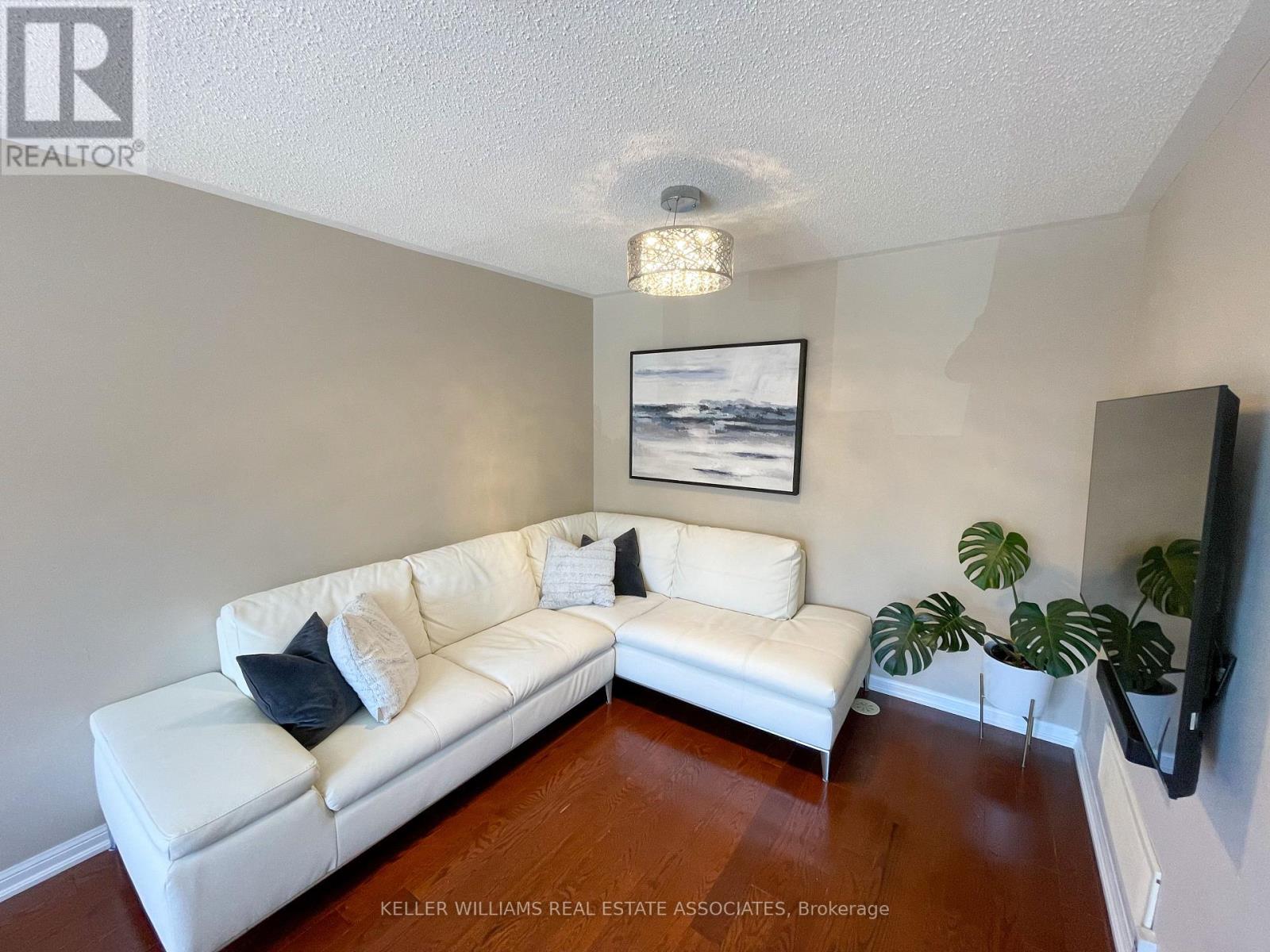 877 Willingdon Crescent, Milton, Ontario  L9T 0Z7 - Photo 6 - W12219072