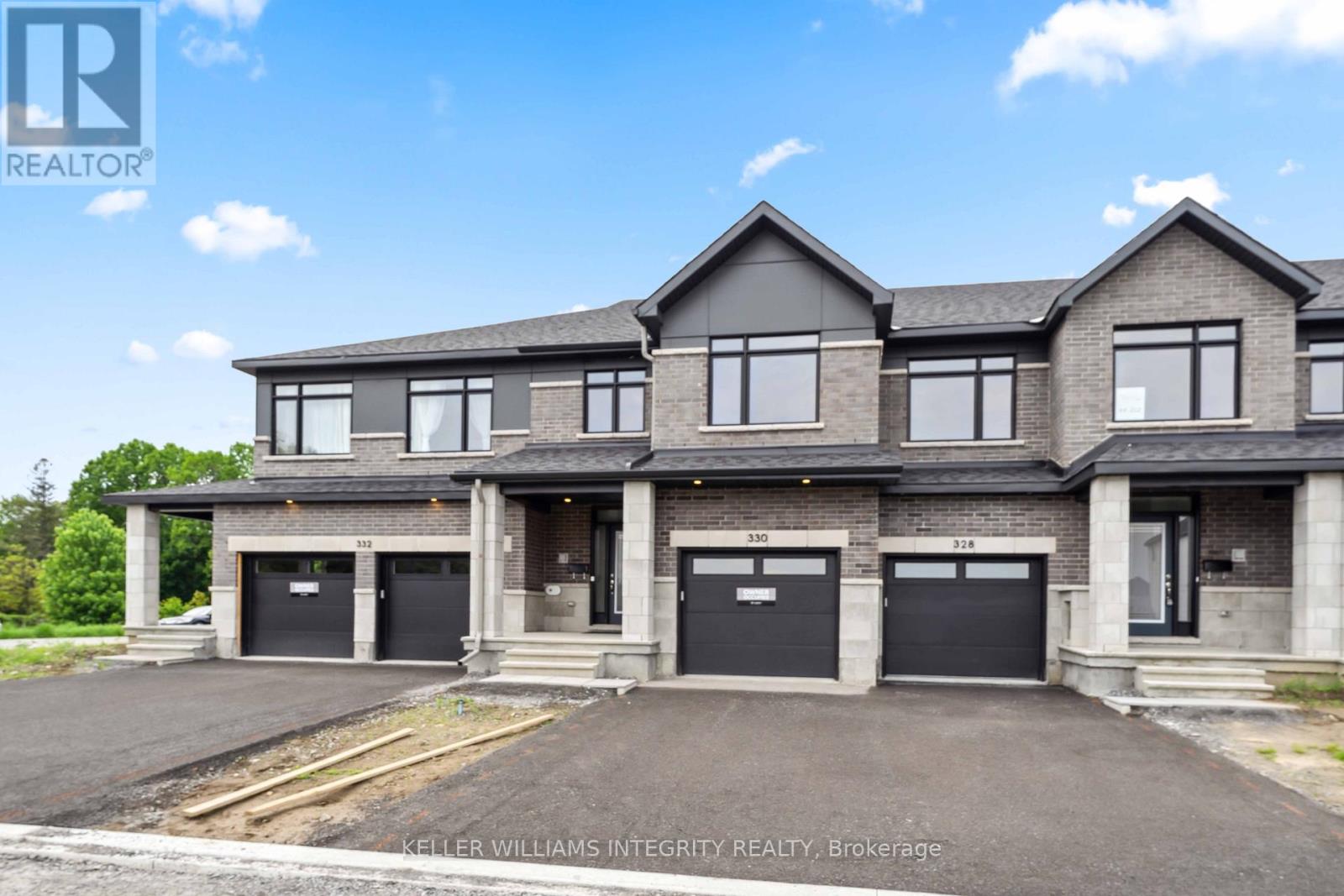 330 MAKOBE LANE, Ottawa, Ontario