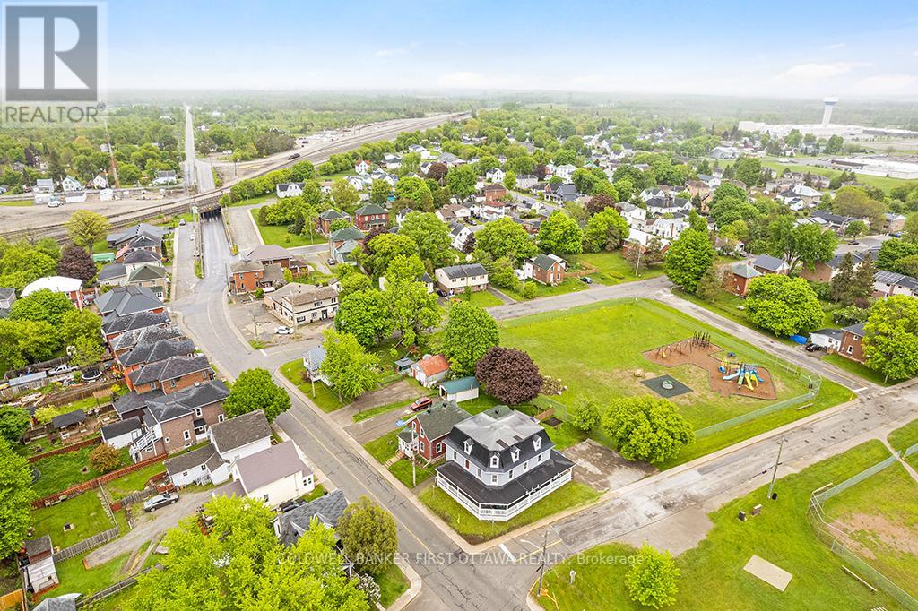 151 Chambers Street, Smiths Falls, Ontario  K7A 2Z5 - Photo 2 - X12219098