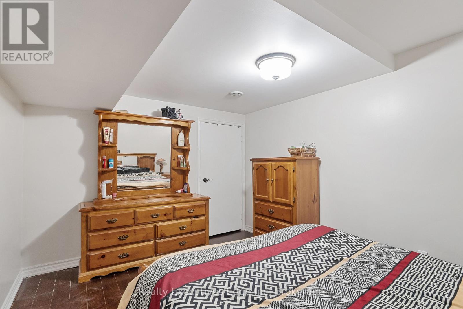 6356 Newcombe Drive, Mississauga, Ontario  L5V 2G5 - Photo 37 - W12216467