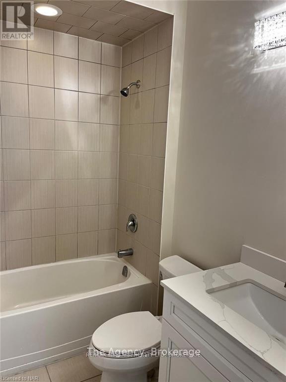 208 - 1370 Costigan Road, Milton (Cl Clarke), Ontario  L9T 0Y8 - Photo 5 - W12219122