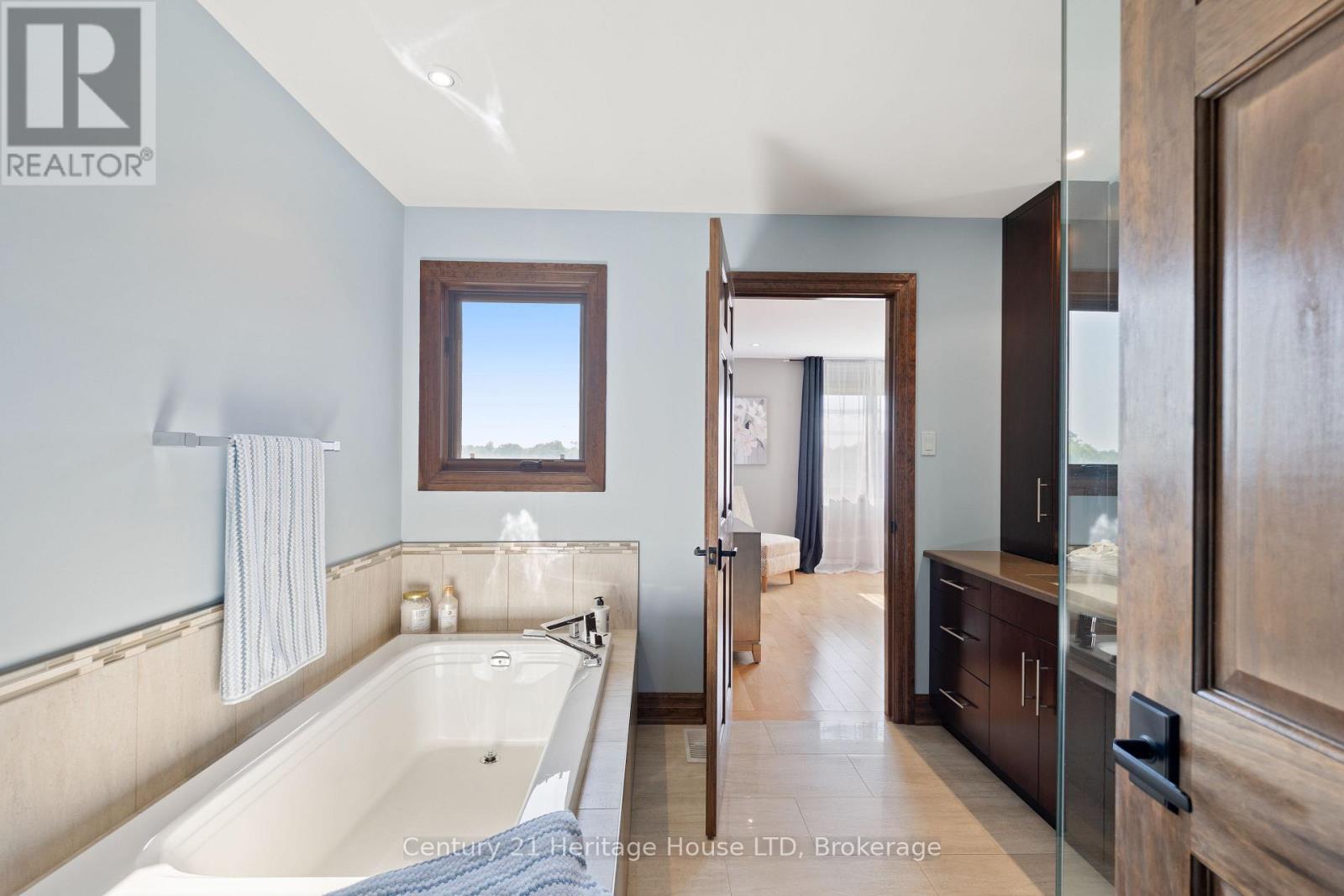 12679 Niagara Parkway, Niagara Falls, Ontario  L2E 6S6 - Photo 21 - X12219049