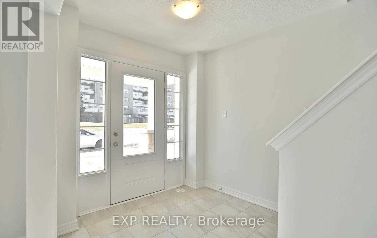 25 Canoe Lane, Hamilton, Ontario  L8K 0A3 - Photo 5 - X12218770