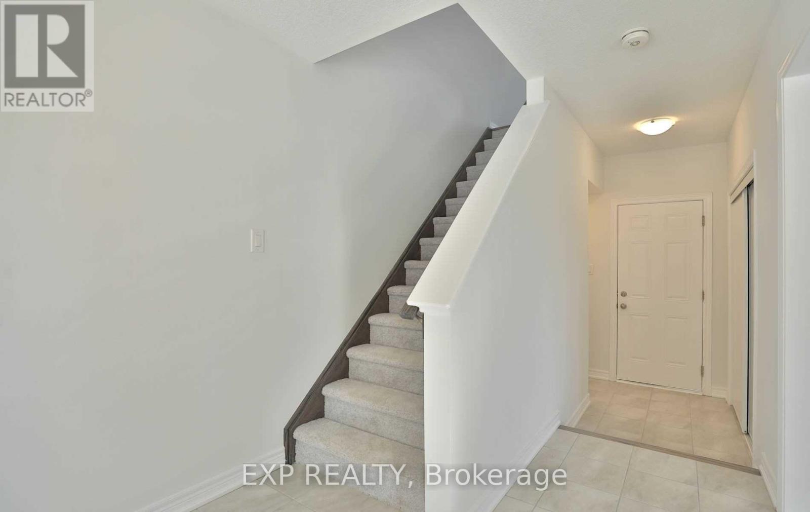 25 Canoe Lane, Hamilton, Ontario  L8K 0A3 - Photo 8 - X12218770
