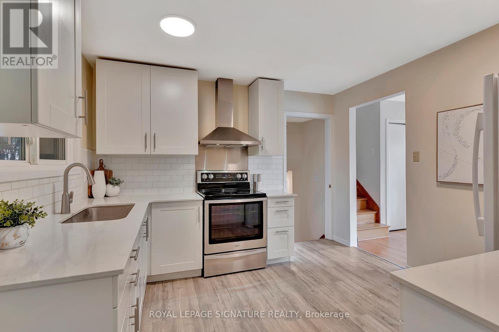 186 Cedarbrae Avenue, Waterloo, Ontario  N2L 4S5 - Photo 14 - X12218802