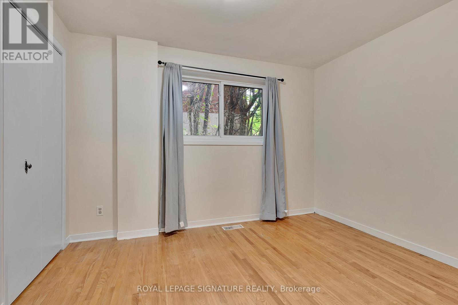 186 Cedarbrae Avenue, Waterloo, Ontario  N2L 4S5 - Photo 25 - X12218802