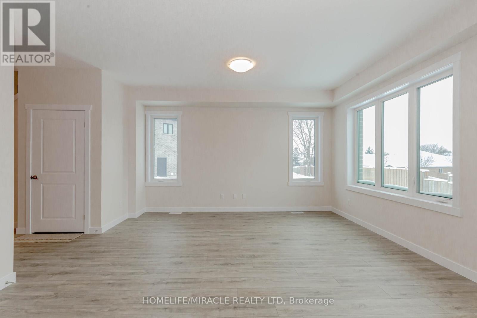 40 Moon Crescent, Cambridge, Ontario  N1S 0C4 - Photo 8 - X12218875