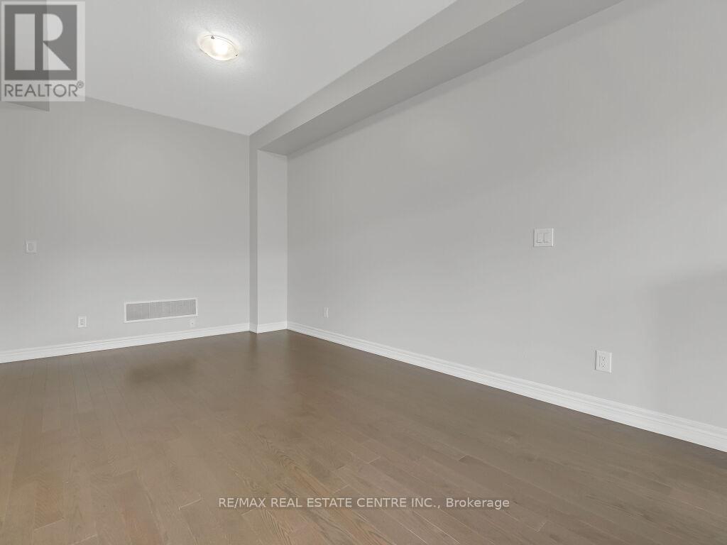 30 Grassbourne Avenue, Kitchener, Ontario  N2R 0R1 - Photo 8 - X12218905