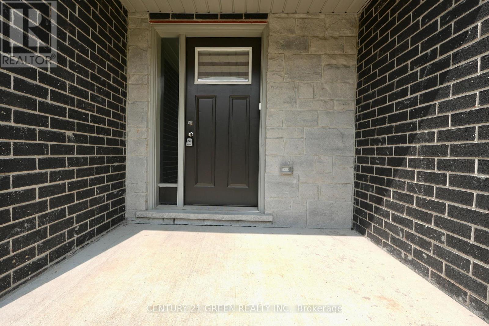 18 West Mill Street, North Dumfries, Ontario  N0B 1E0 - Photo 5 - X12219077