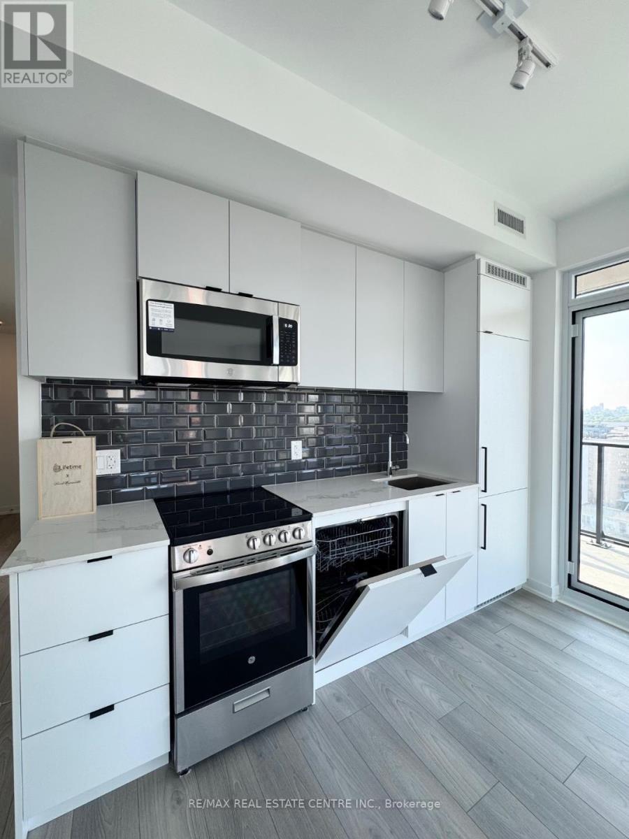 907 - 285 Dufferin Street, Toronto, Ontario  M6K 1Z7 - Photo 12 - W12210401