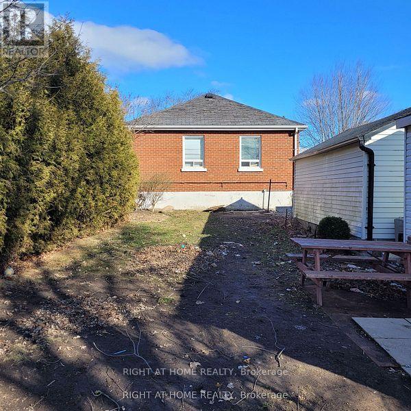 202 Cadillac Avenue S, Oshawa (Central), Ontario  L1H 5Z7 - Photo 6 - E12219112